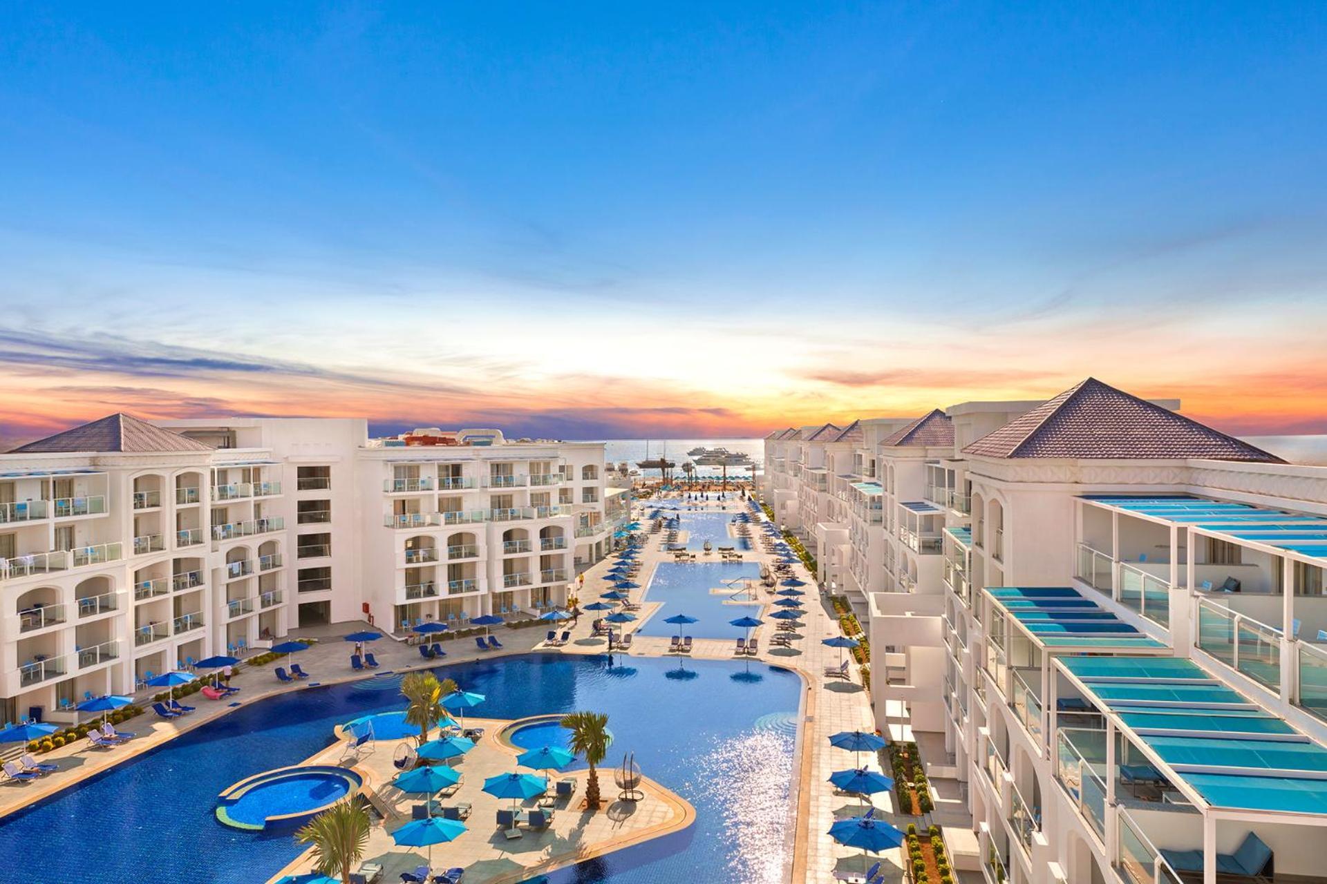 Pickalbatros Blu Spa Resort - Adults Friendly 16 Years Plus- Ultra All-Inclusive Hurghada Luaran gambar The resort at sunset