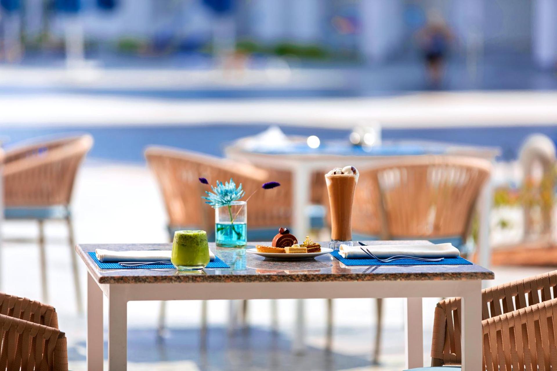 Pickalbatros Blu Spa Resort - Adults Friendly 16 Years Plus- Ultra All-Inclusive Hurghada Luaran gambar A table at a restaurant